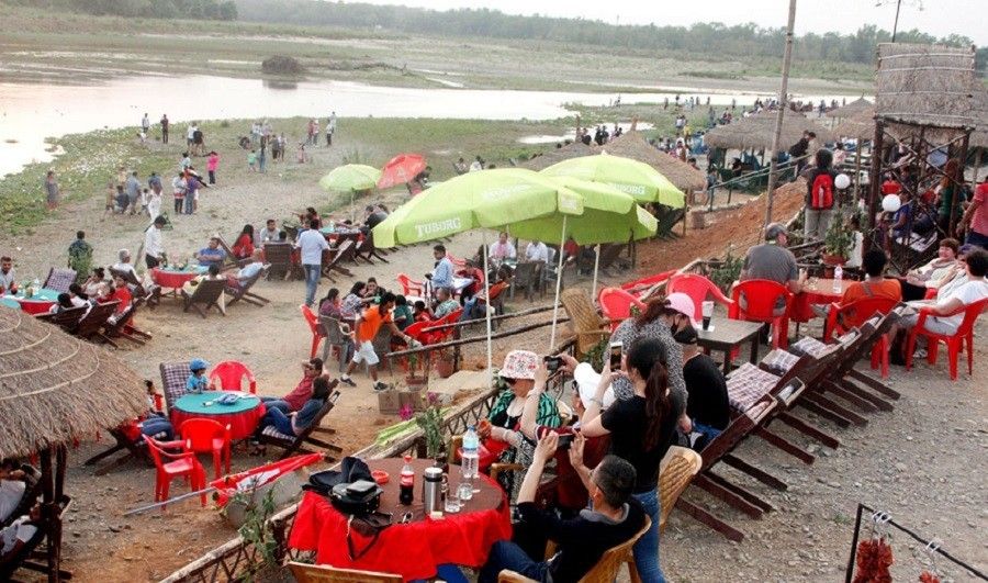 मुख्य याममा सौराहामा पर्यटक घटे